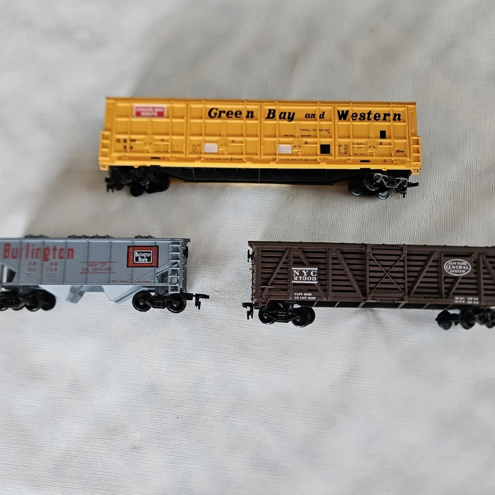 Lot of 3 Life Like Ho Scale Thrall Door #8990, #8513 Burlington #8461 Cattle Car